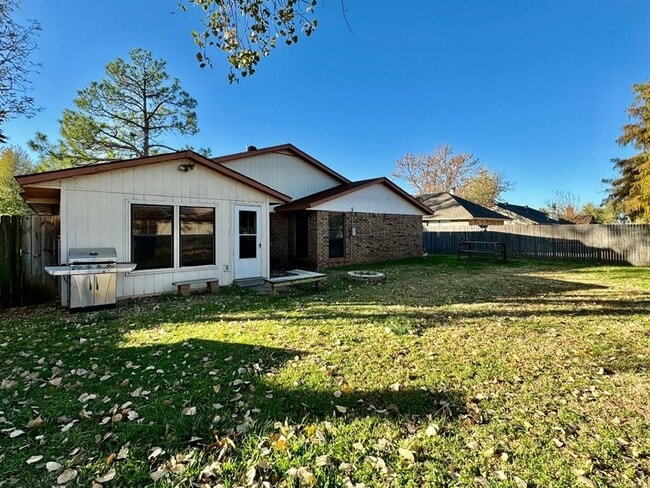 Building Photo - 1319 W Aries Rd