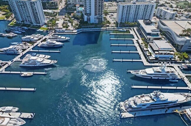 Building Photo - 200 S Birch Rd