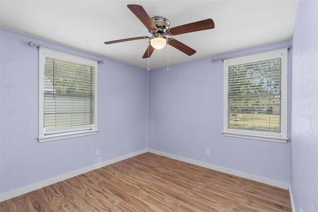 Building Photo - 1003 Bugg Ln