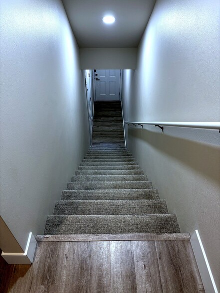 Building Photo - 2600 Racquet Ln