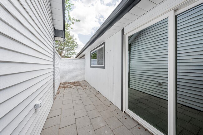 Building Photo - 6215 Portal Dr