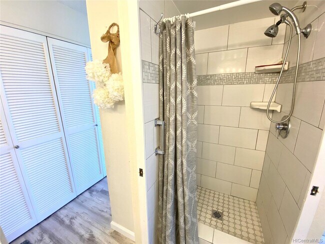 Building Photo - 320 Lili?uokalani Ave