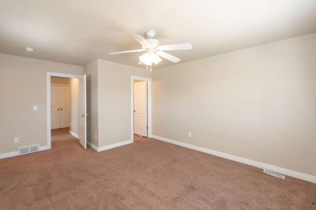 Building Photo - Resort-Style Living near Traverse Mountain 1-2 year lease avail