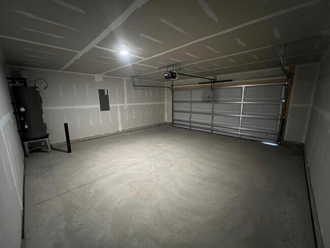 Building Photo - 1016 Minocqua Rd