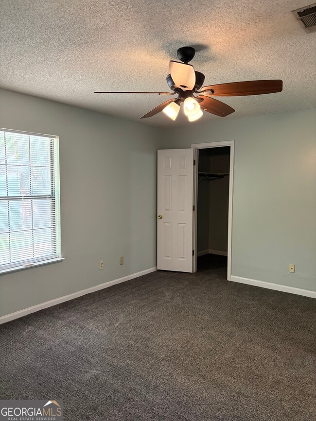 Building Photo - 121 Innerlake Ln