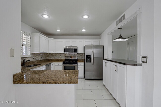 Building Photo - 6839 Pasatiempo Cir