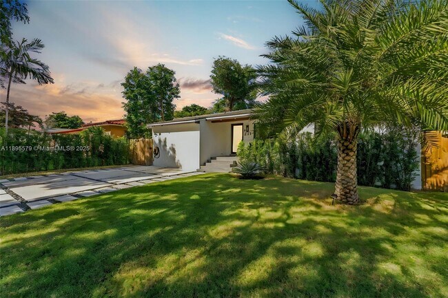 Building Photo - 231 NE 45th St