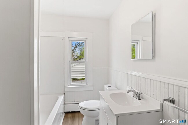 Building Photo - 63 Reynolds St