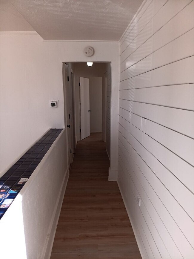 Building Photo - 412 Harvard Dr SE