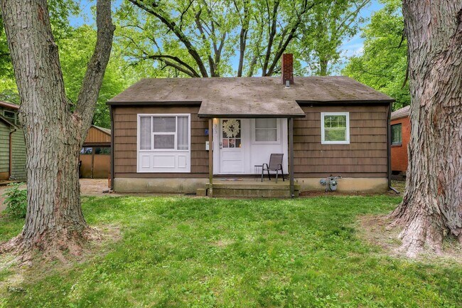 Building Photo - 303 Hessel Blvd