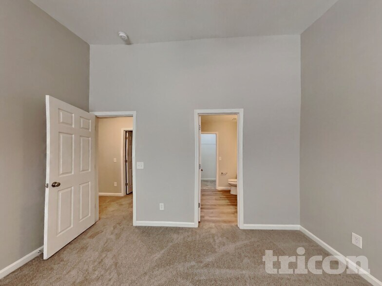 Building Photo - 175 Chesterbrook Ln