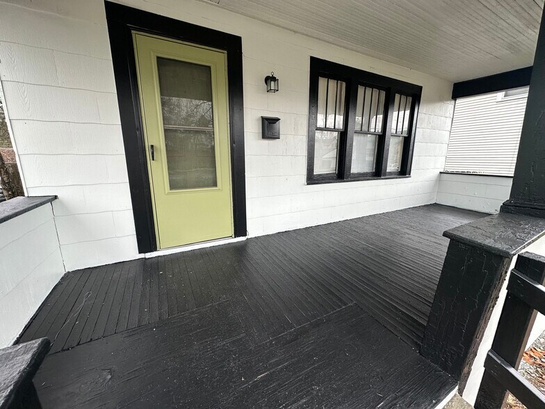 Primary Photo - 707 Northview Ave