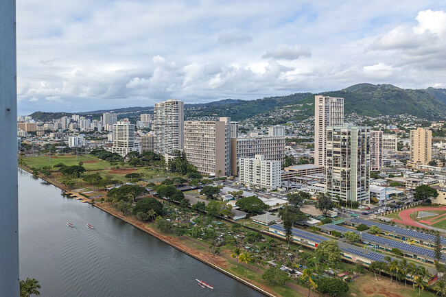 Building Photo - 2211 Ala Wai Blvd