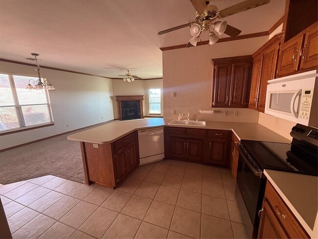 Building Photo - 9220 Roadrunner Ave