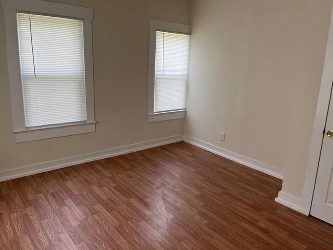 Building Photo - 2518 Waller St