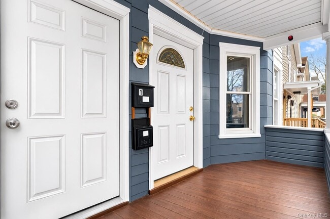 Building Photo - 148 Winnikee Ave