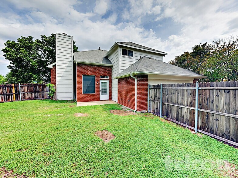 Building Photo - 1028 Glencrest Dr