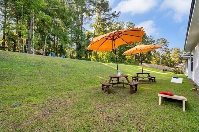 Building Photo - 2047 Hansel Hl Dr