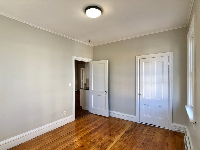 Building Photo - 373 Wickenden St