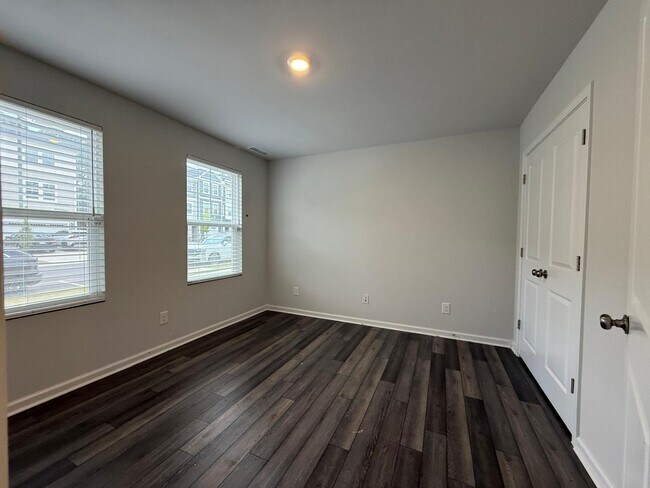 Building Photo - 409 Deercroft Dr