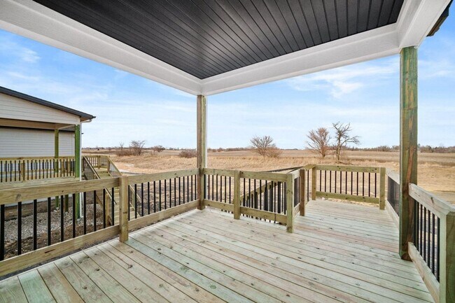 Building Photo - 3 Bedroom Townhome Available November 5th,...