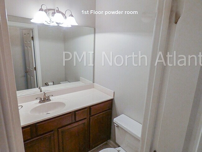 Building Photo - Now Available – Stunning 2-Bedroom Townhom...