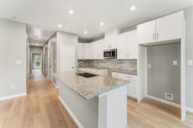 Primary Photo - 5125 Jezebel St