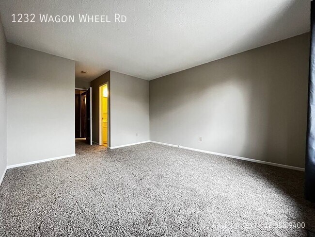 Building Photo - 3 Bed 3 Bath Townhome - 2 Car Attached Gar...
