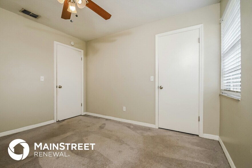 Building Photo - 604 Breezeway Ct