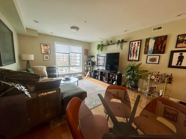 Building Photo - 15 Guild St