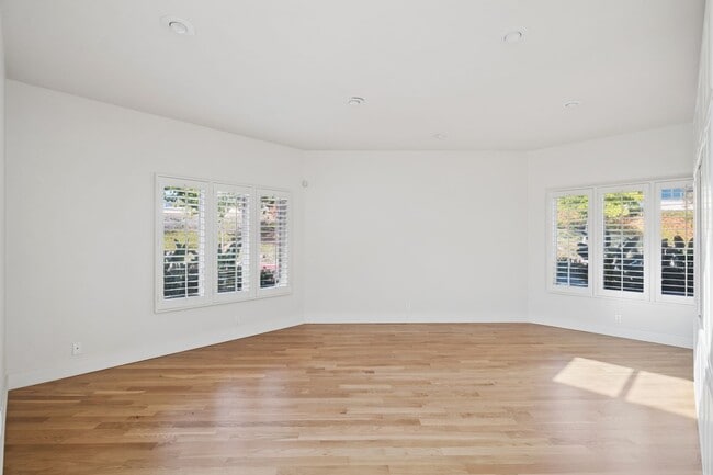 Building Photo - 721 Marigold Ave