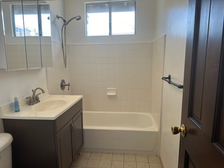 Building Photo - 21116 Denker Ave