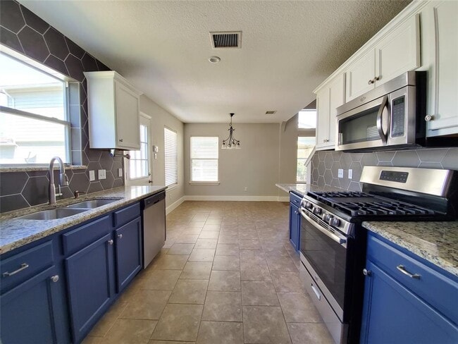 Building Photo - 1324 Davis Mountain Loop