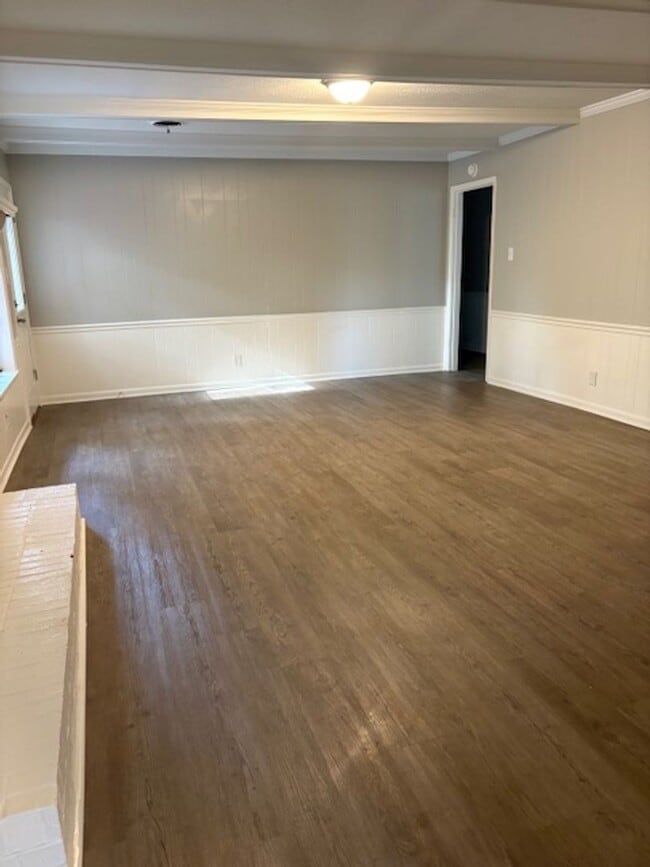 Building Photo - Renovated 4 Bedroom 2 Bath Home for Rent!