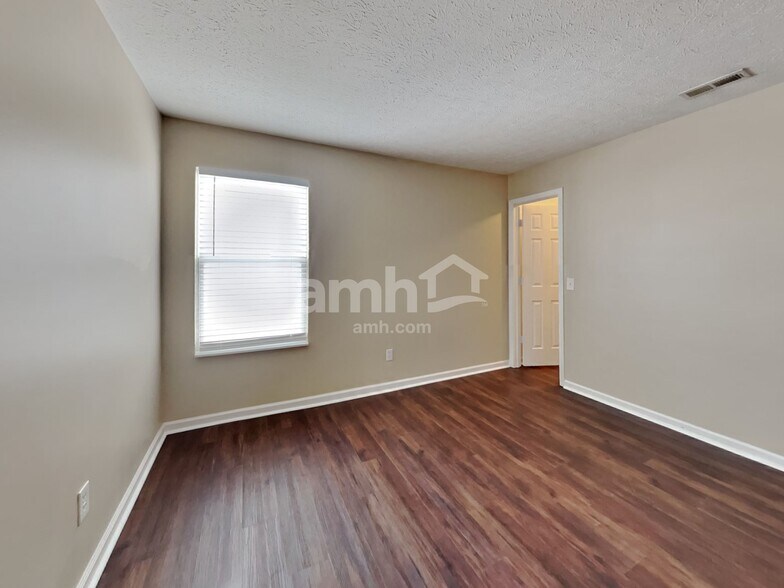 Building Photo - 18834 Planer Dr
