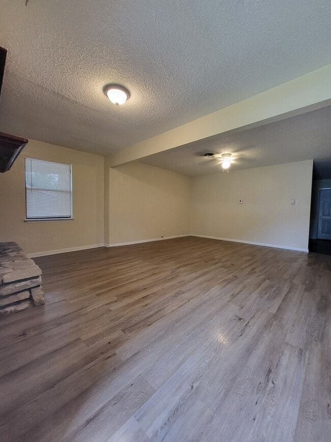 Building Photo - 1608 Linda Ln