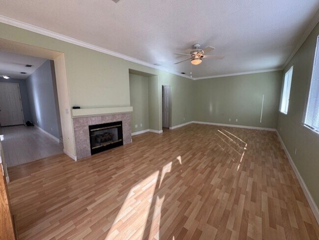 Building Photo - Gold River 4 Bedroom with Large Brick Patio in backyard!