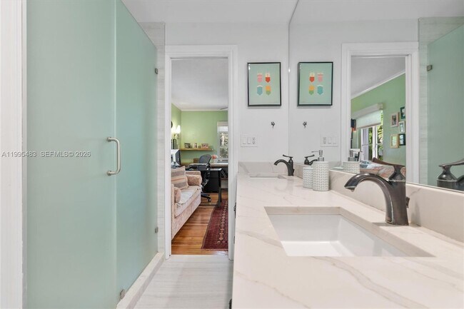 Building Photo - Northeast 5th Avenue Road, Miami Shores, FL 33138 - 5 BR 4 BA single-family home