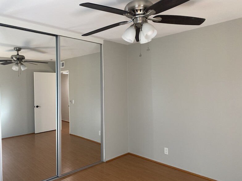 Building Photo - 4846 Larwin Ave