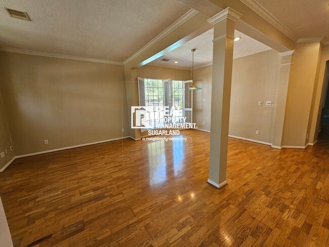 Building Photo - New Territory Oasis: Private Pool & Great Location