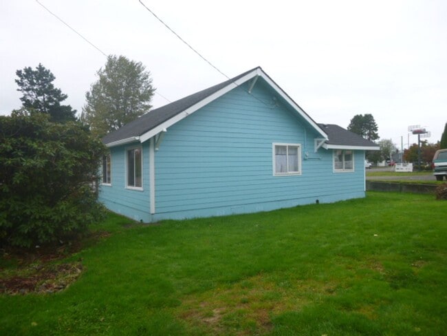 Building Photo - 3 Bedroom 1 Ba House