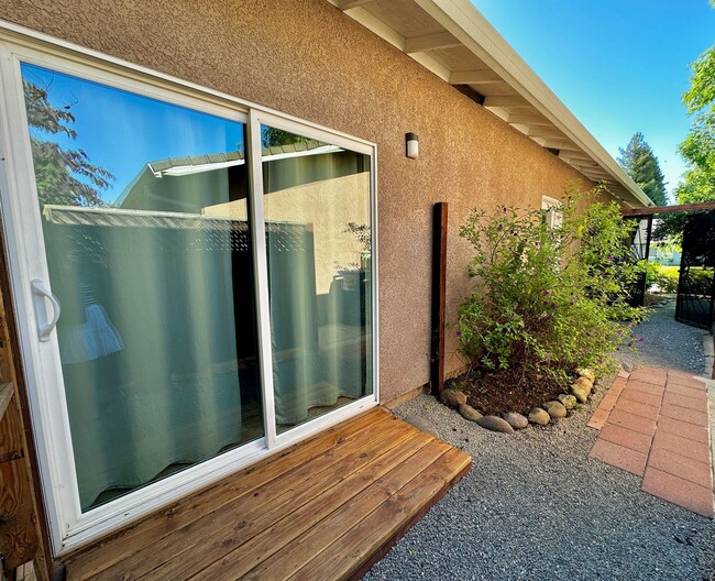 Building Photo - Spacious 1 Bedroom with RIVER TRAIL ACCESS!!