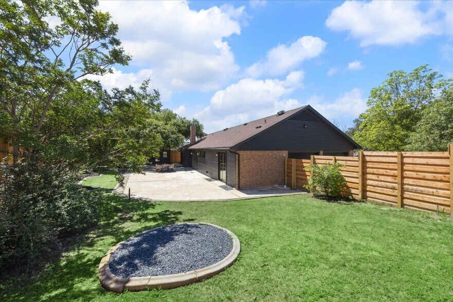 Building Photo - 7130 Scenic Brook Dr