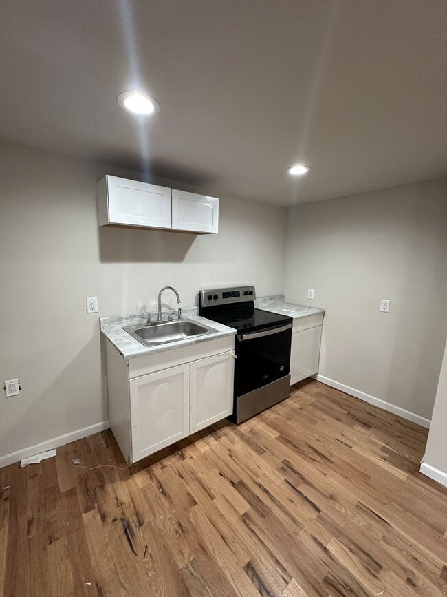 Building Photo - 419 S Morton Ave
