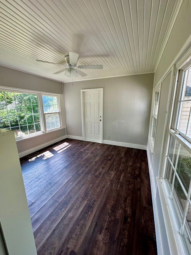 Building Photo - 312 Cooper St