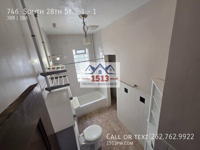 Building Photo - 746 S 28th St