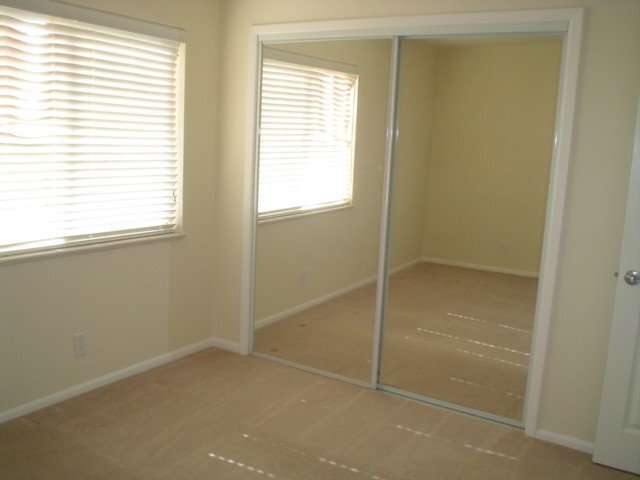Building Photo - Two Bedroom One Bath on Buffalo Park!