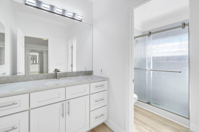 Building Photo - 1524 Glenlake Cir