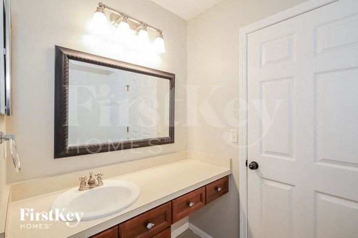 Building Photo - 824 Marjories Way