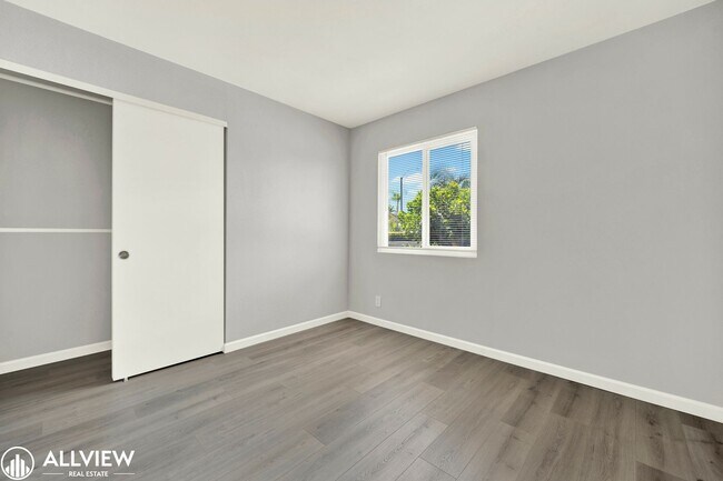 Building Photo - Newly Remodeled 4-Bedroom Gem with Spaciou...